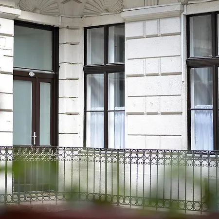 Paris * Budapest